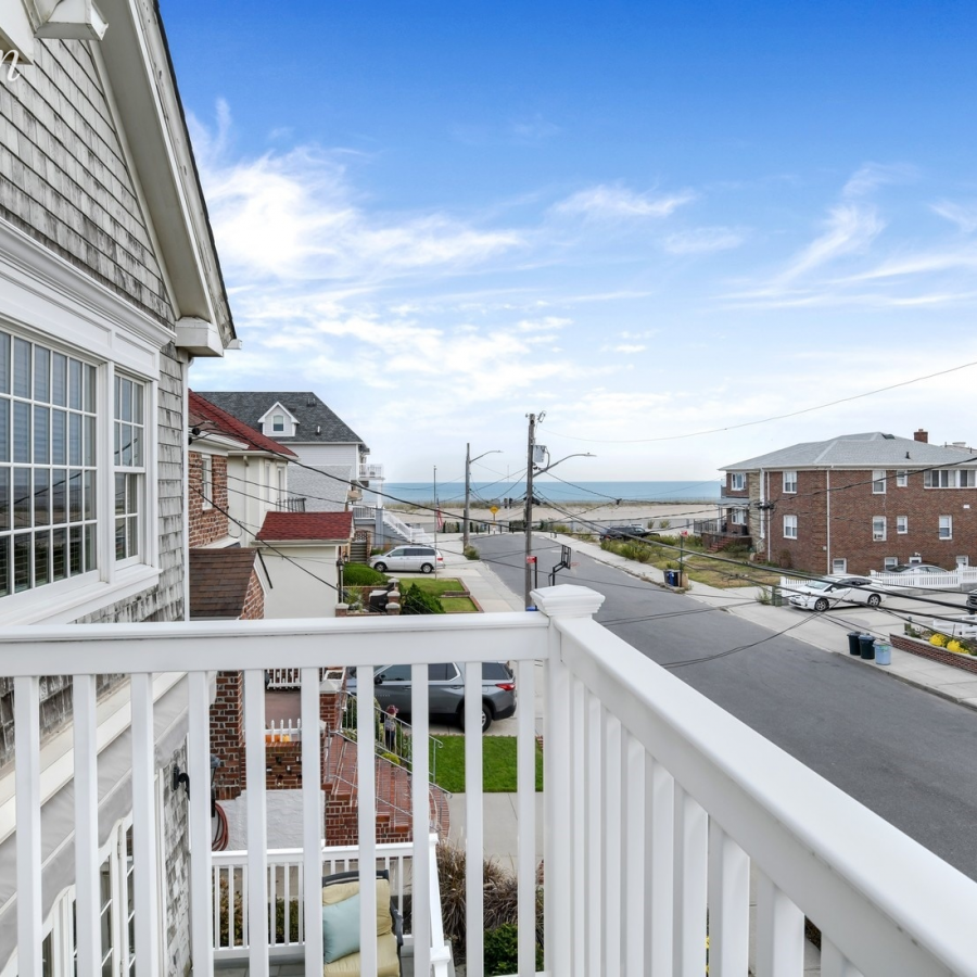 In Beachy Belle Harbor, a Place in the Sun Inhabit