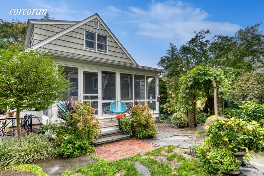 590 Sunset Avenue, Mattituck