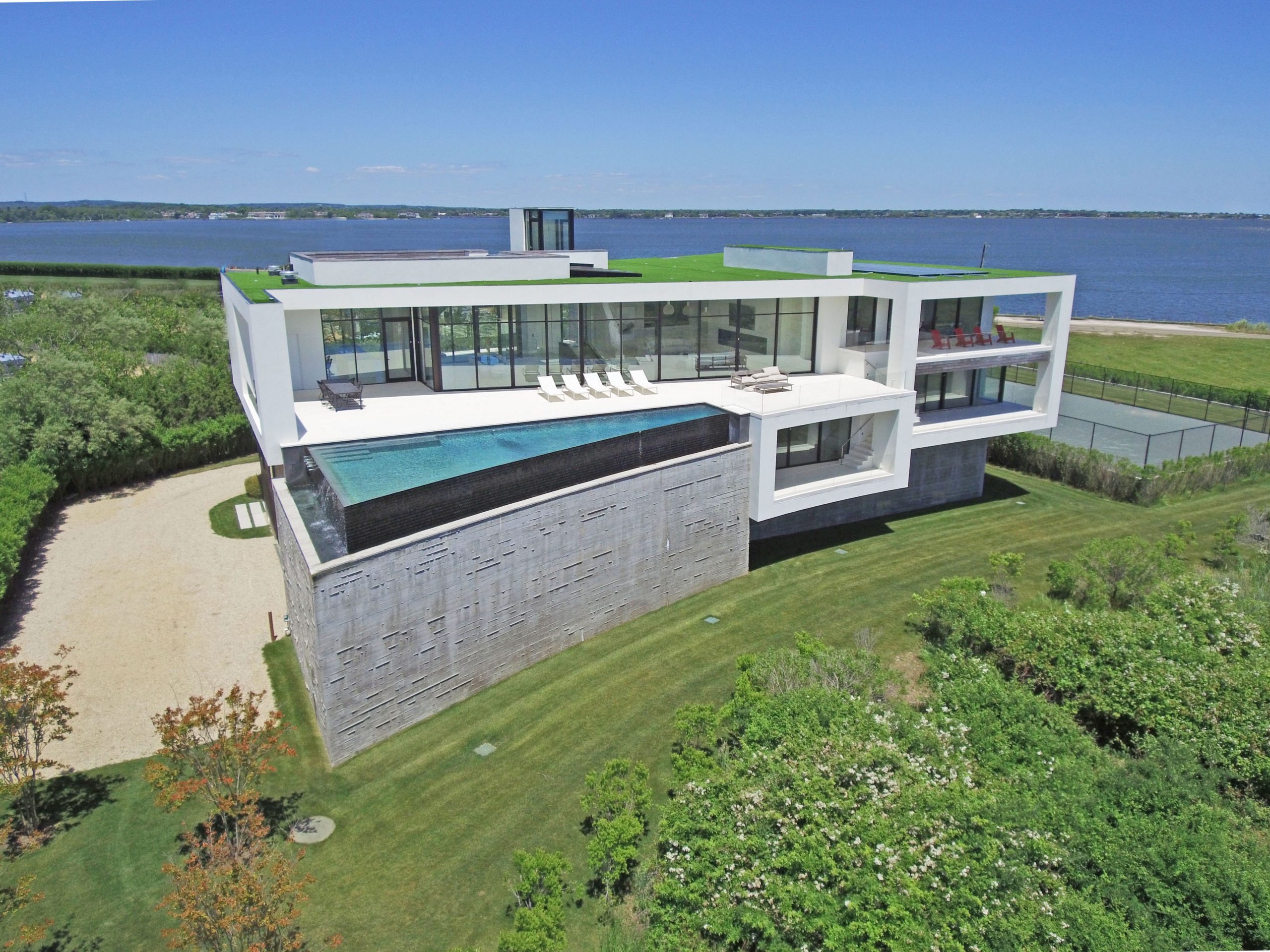 The elevated infinity pool at the ultra-modern 951 FLying Point Road.