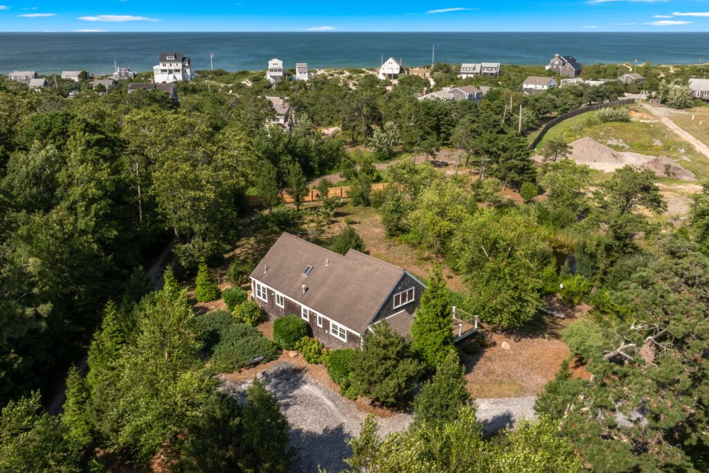 Coastal guest house in Sandwich, Massachusetts, surrounded by mature trees and just minutes from Cape Cod Bay.